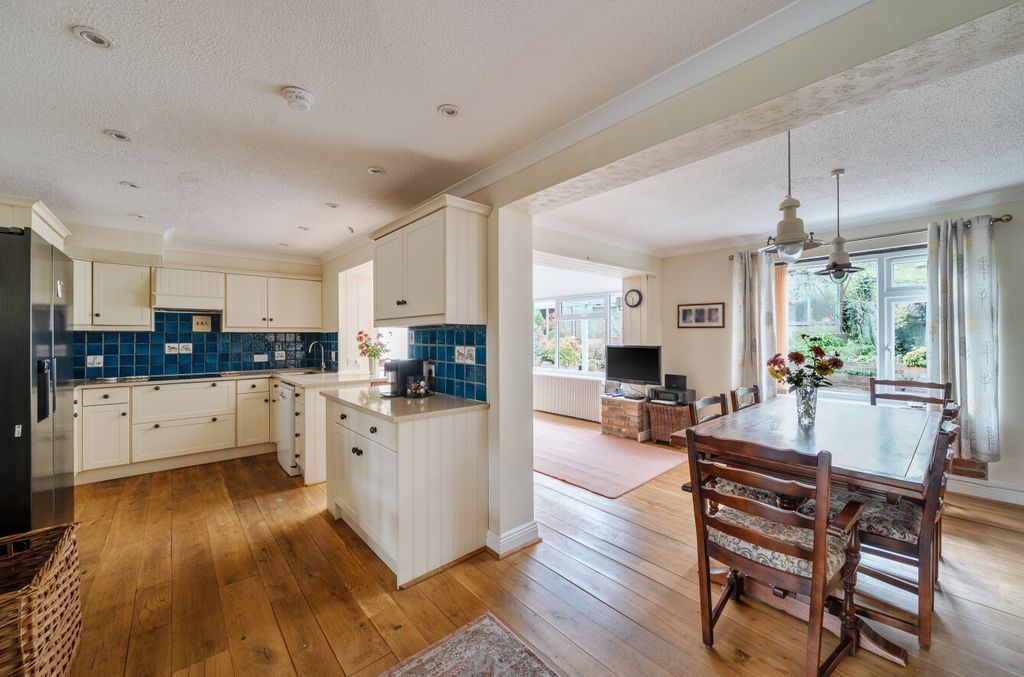 Property photo 2 of 28 1371838-2-6902083...