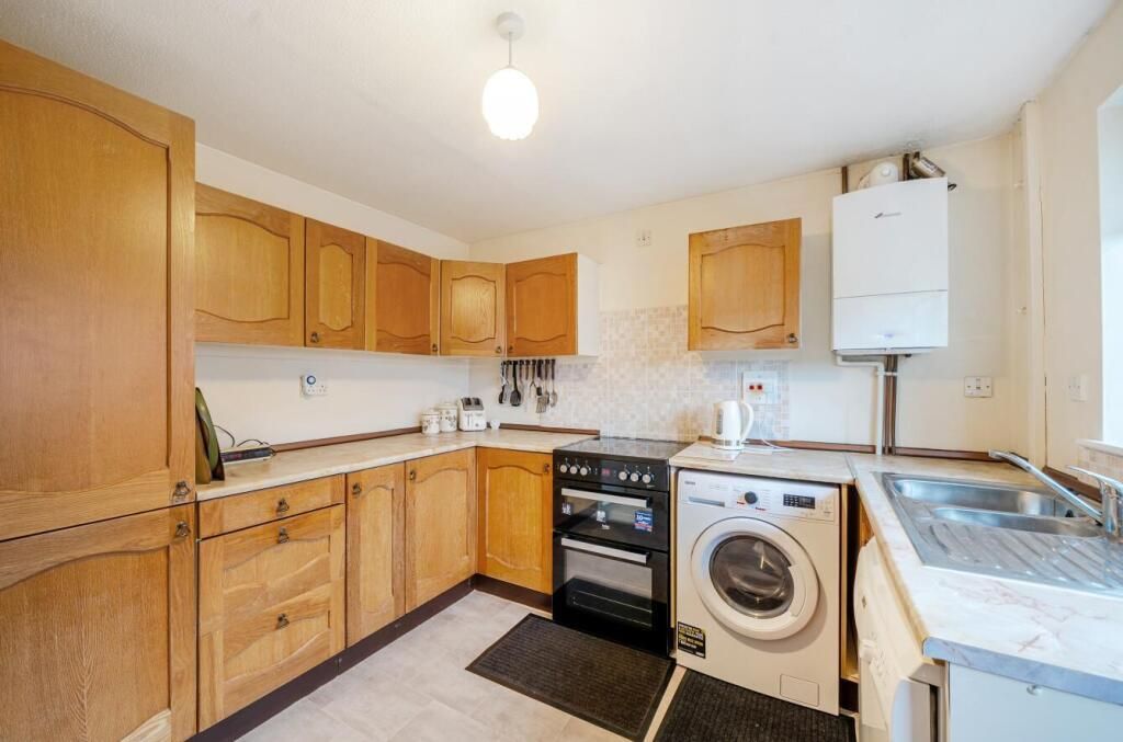 Property photo 3 of 17 Kitchen