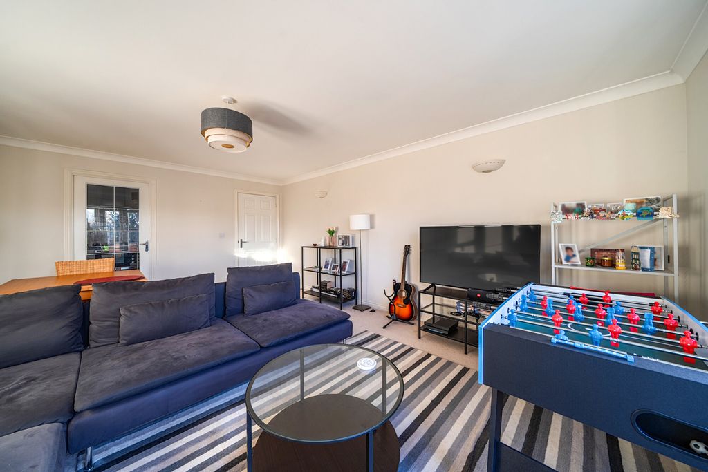 Property photo 2 of 22 1392804-18-694525...