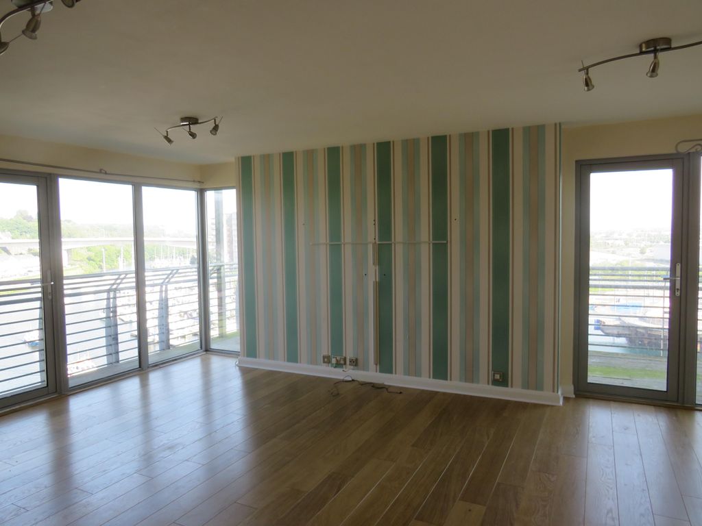 Property photo 1 of 14 Living Room