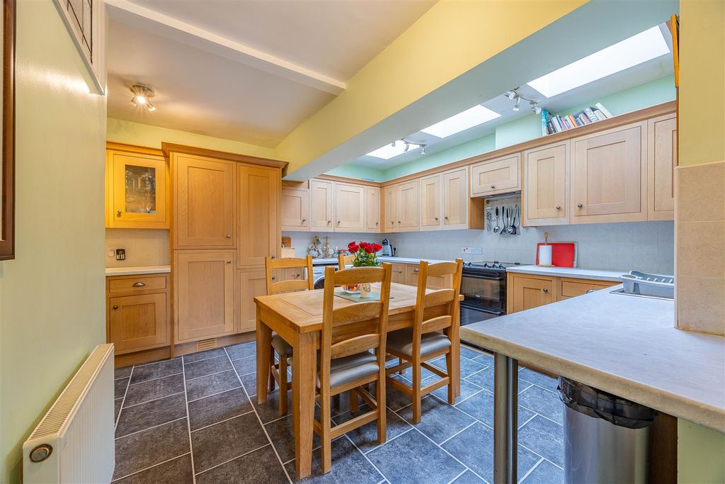 Property photo 3 of 33 Kitchen/Breakfast Room