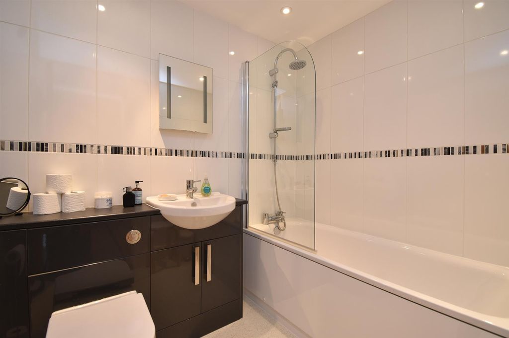Additional image 15 of 2 bed flat for saleRock-A-Nore Road, Hastings TN34