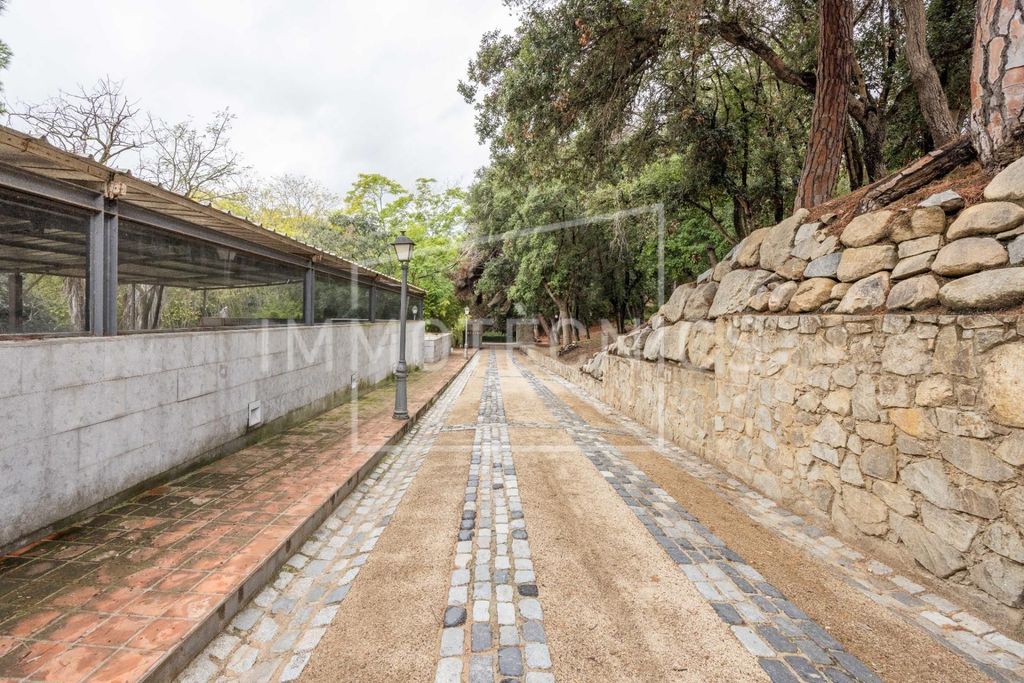 Property photo 2 of 77