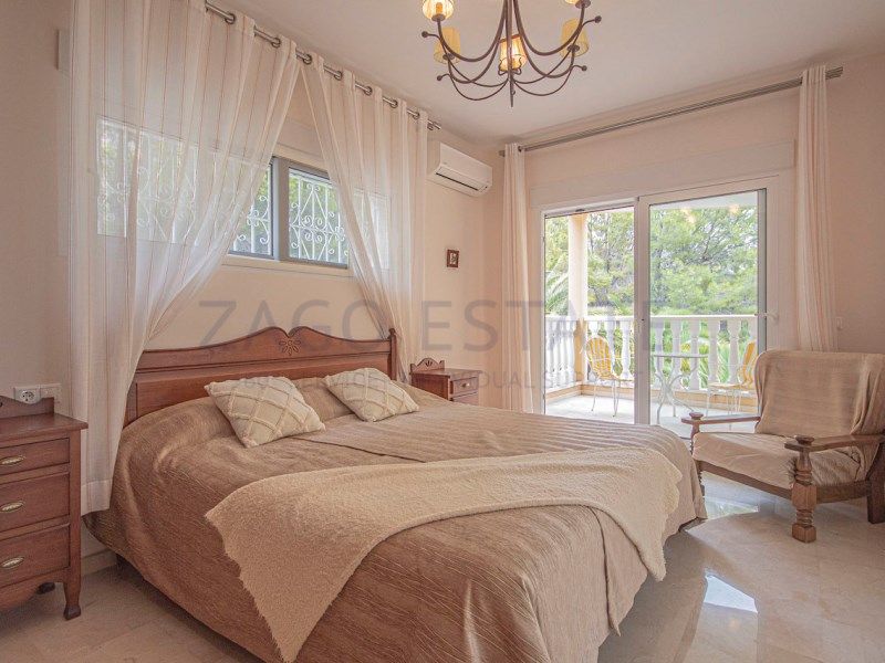 Property photo 2 of 39