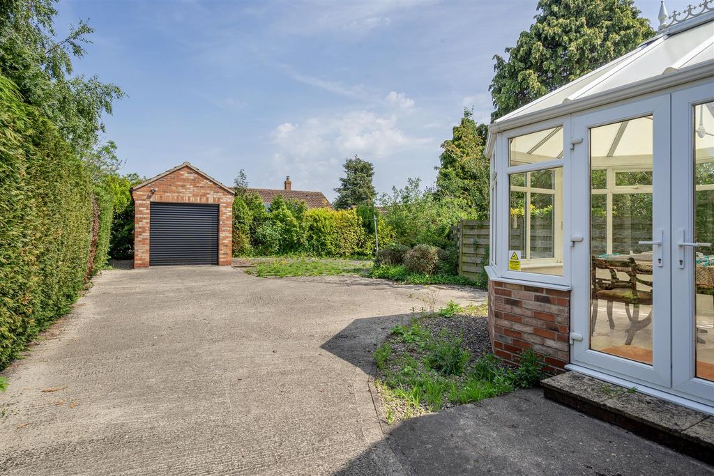 Property photo 3 of 12 Millcroft-4.Jpg