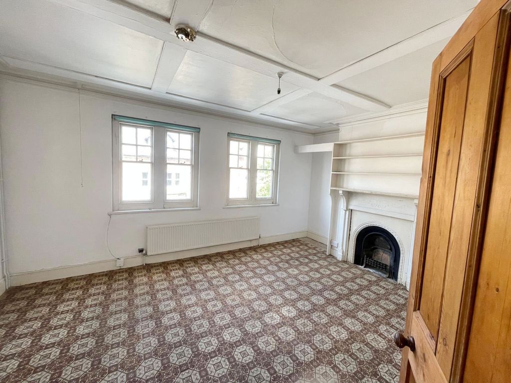 Property photo 3 of 12 cc4c4757-319B-4013-ba73-77Dfbe6731A1