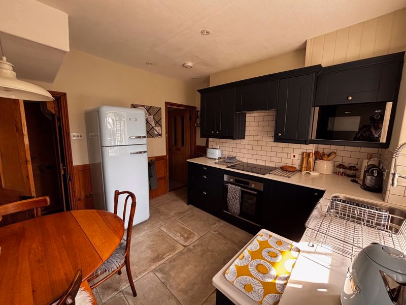 Property photo 3 of 14 Kitchen