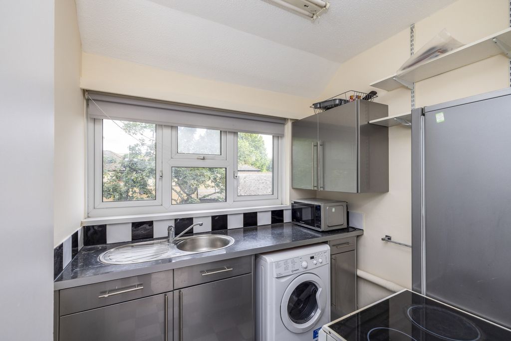Property photo 3 of 12 Kitchen