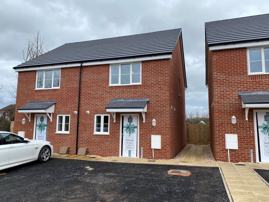 Property photo 3 of 9 Photo 01