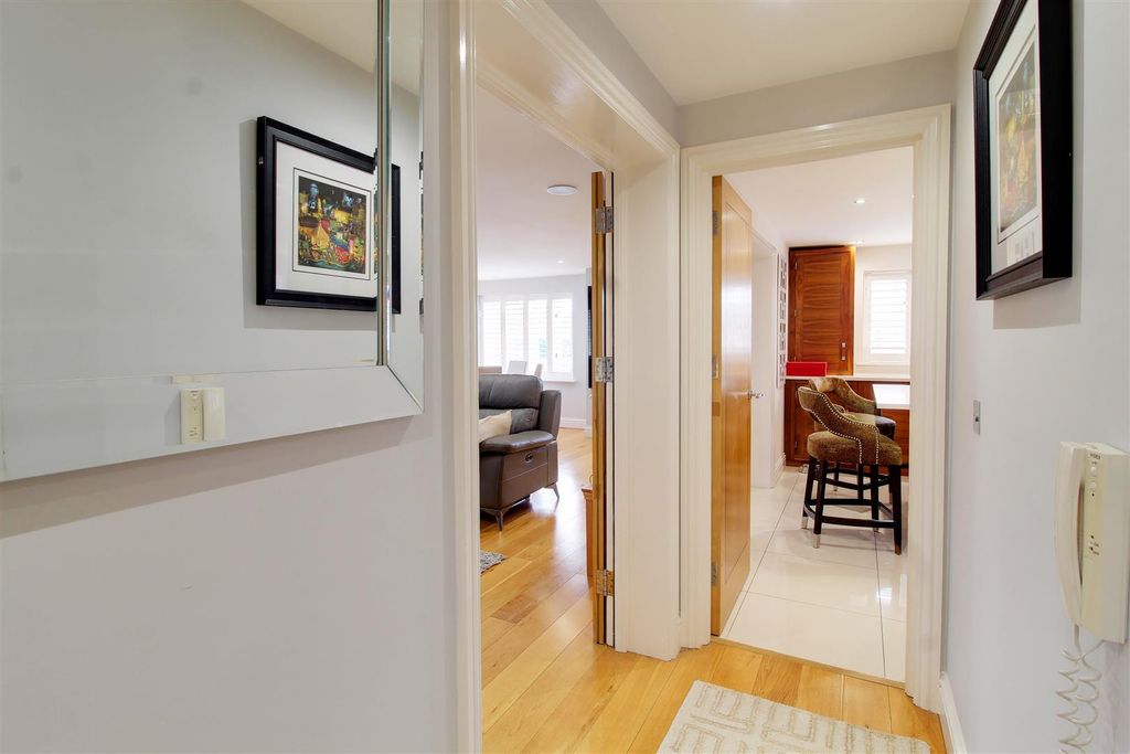 Additional image 12 of 3 bed flat for saleBluebridge Road, Brookmans Park AL9