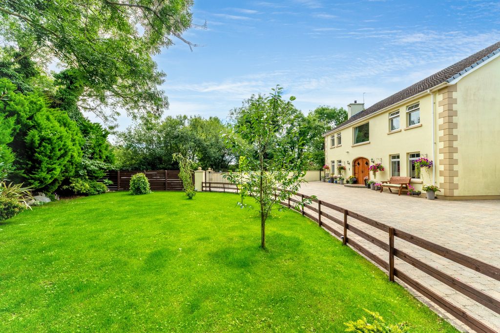 Property photo 2 of 85 014