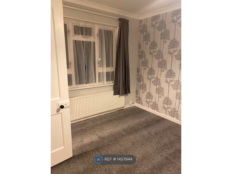 Property photo 3 of 10 Living Room