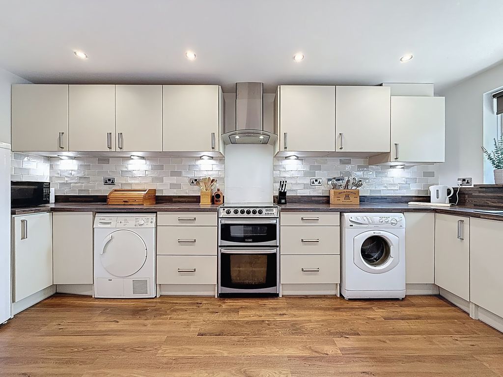 Property photo 3 of 35 Kitchen