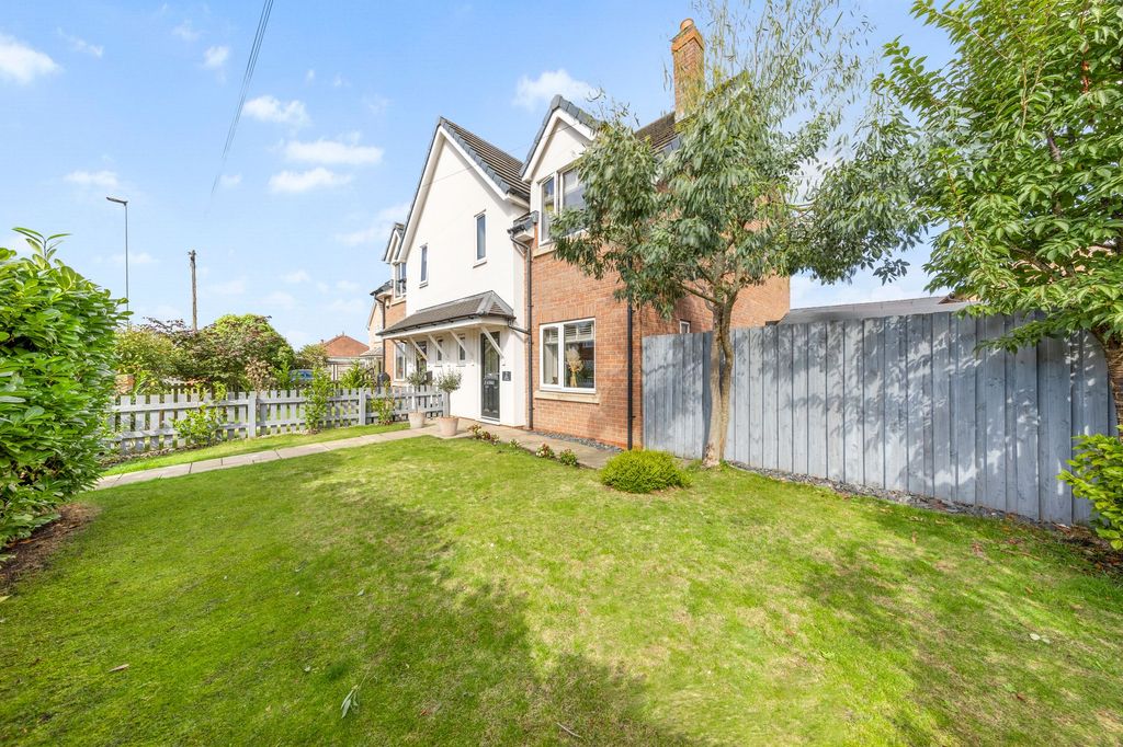 Property photo 1 of 33