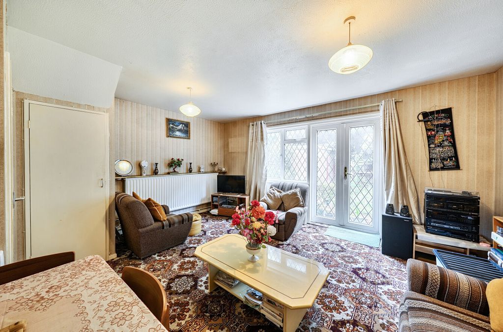 Property photo 2 of 19 1462751-18-6A0c2F...
