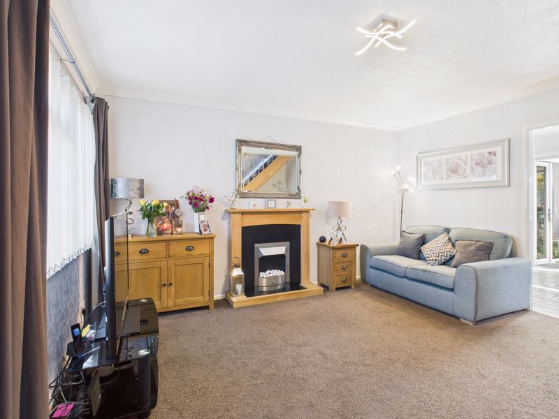 Property photo 3 of 12 Lounge