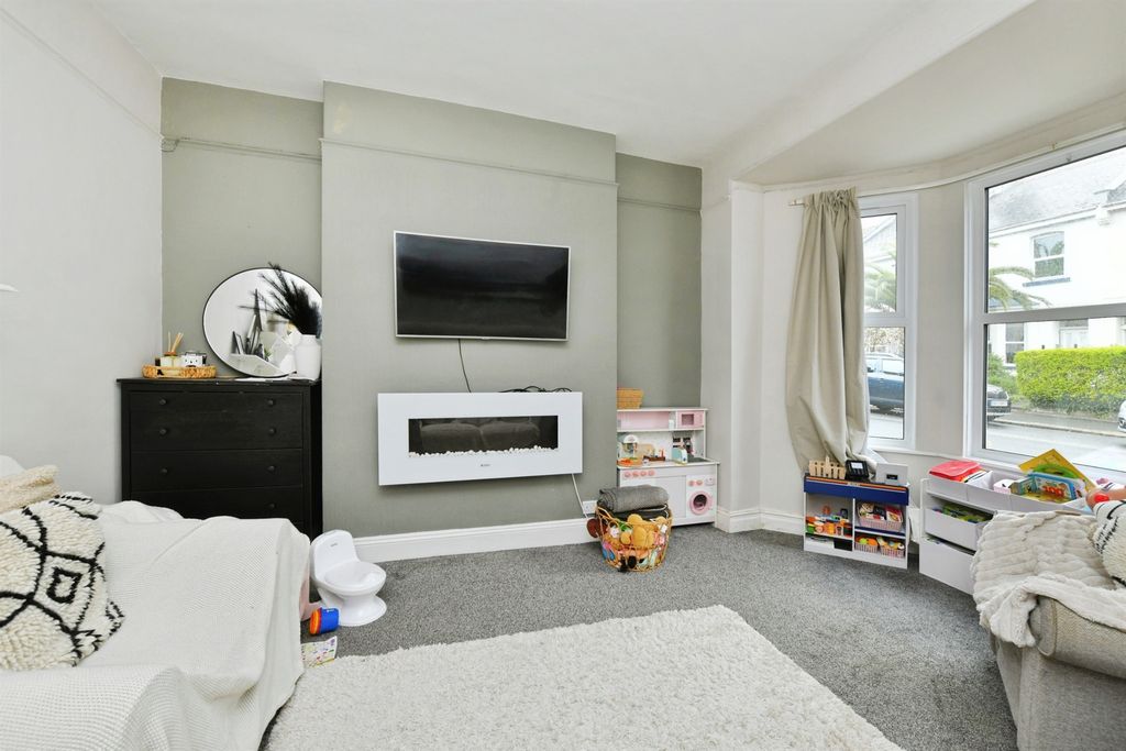 Property photo 3 of 19