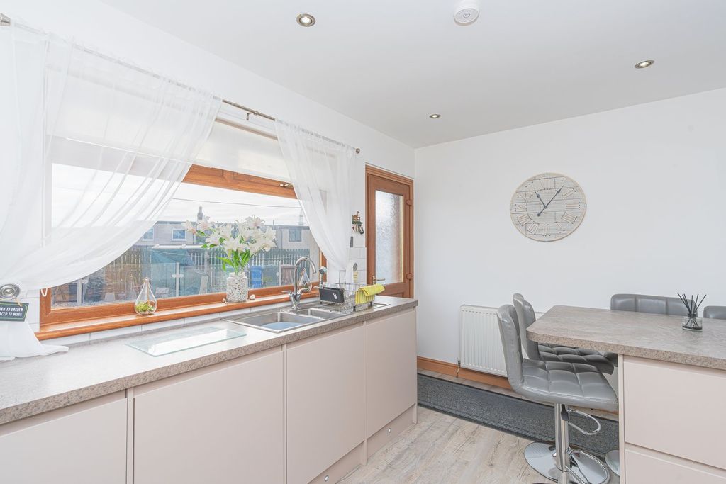 Property photo 3 of 40