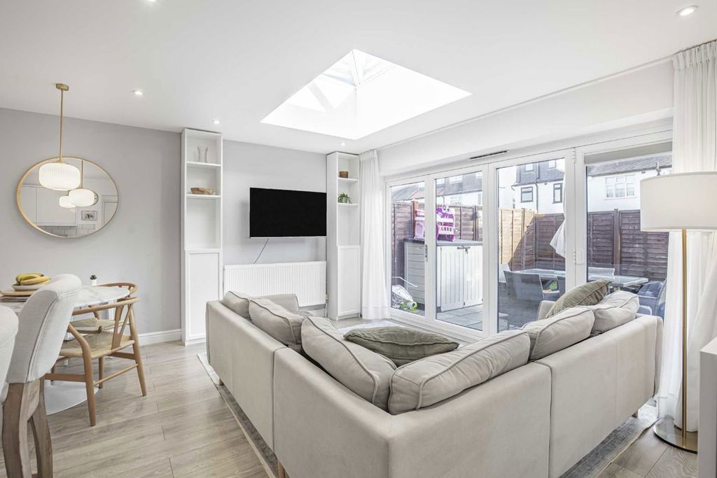 Property photo 2 of 6