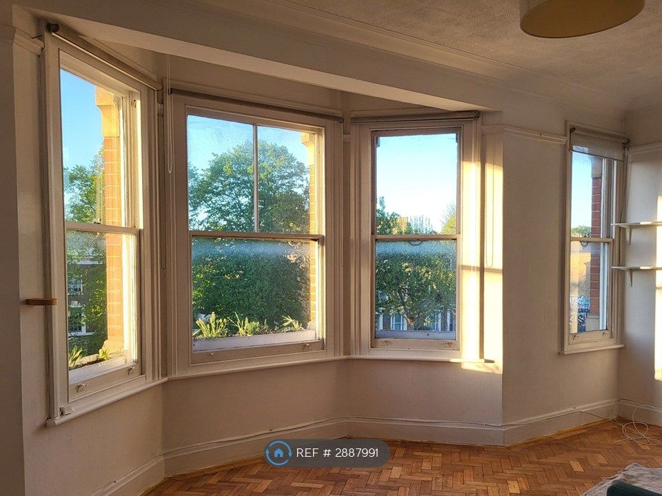 Property photo 2 of 12 Living/Dining Room