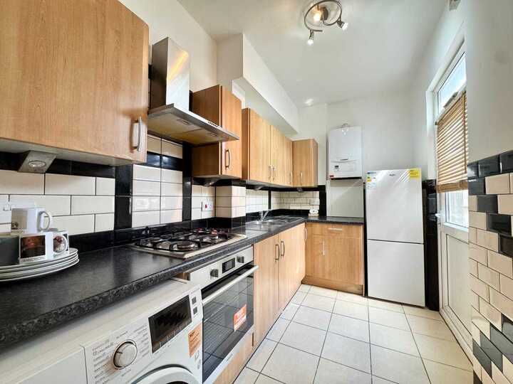 Property photo 1 of 5 2 Bed Flat To Rent St Clair's Road, London Cr0