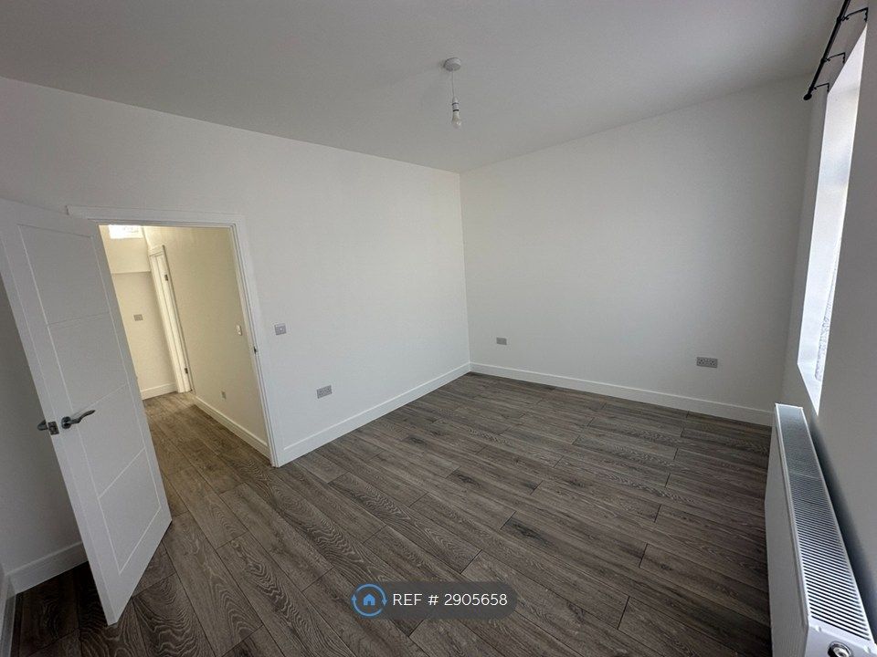 Property photo 2 of 15 Master Bedroom