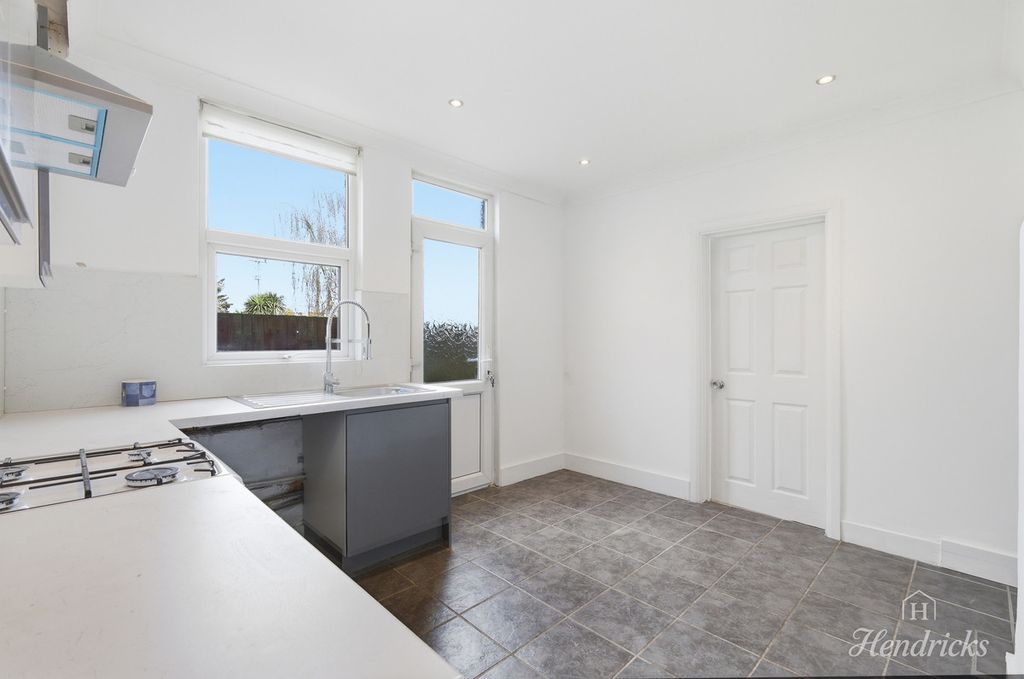 Property photo 2 of 21