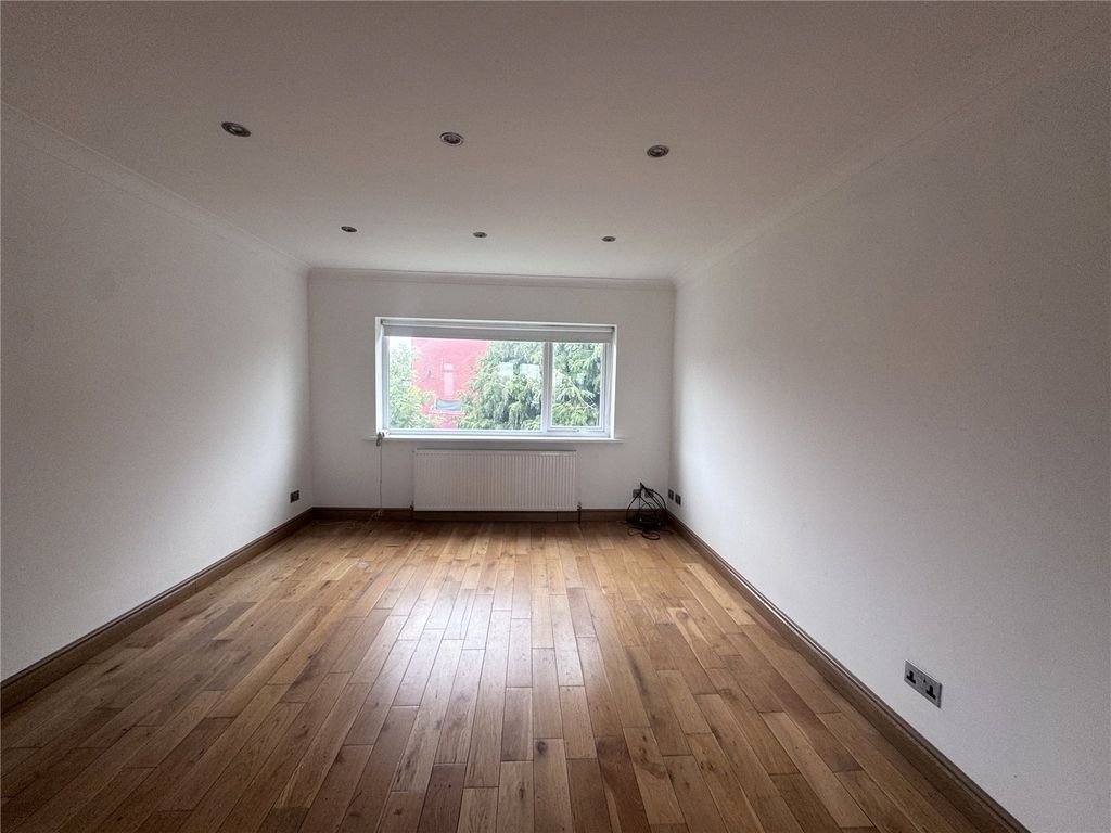 Property photo 3 of 7 Picture No. 05