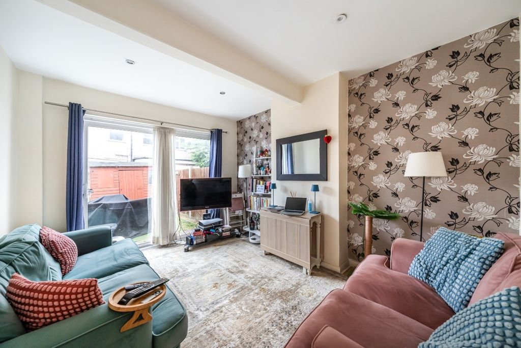 Property photo 3 of 11 8