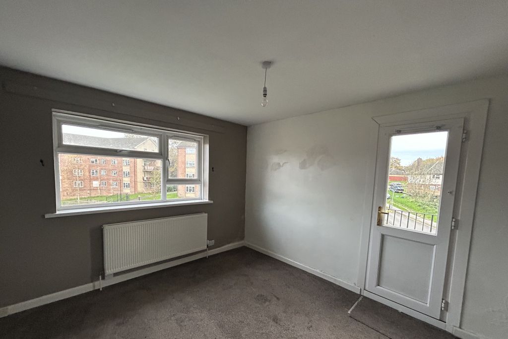 Property photo 3 of 5 43 Hunters Hill, Burghfield Common, Reading Rg7 3Hl