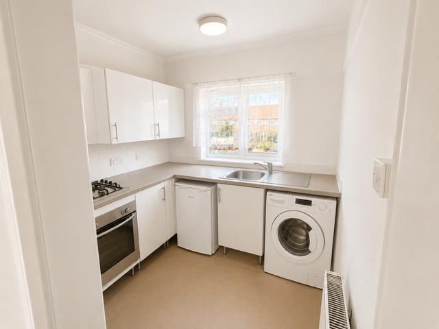 Property photo 2 of 6 Kitchen