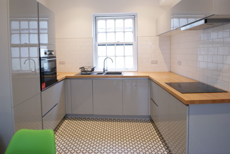 Property photo 3 of 12 Photo 5