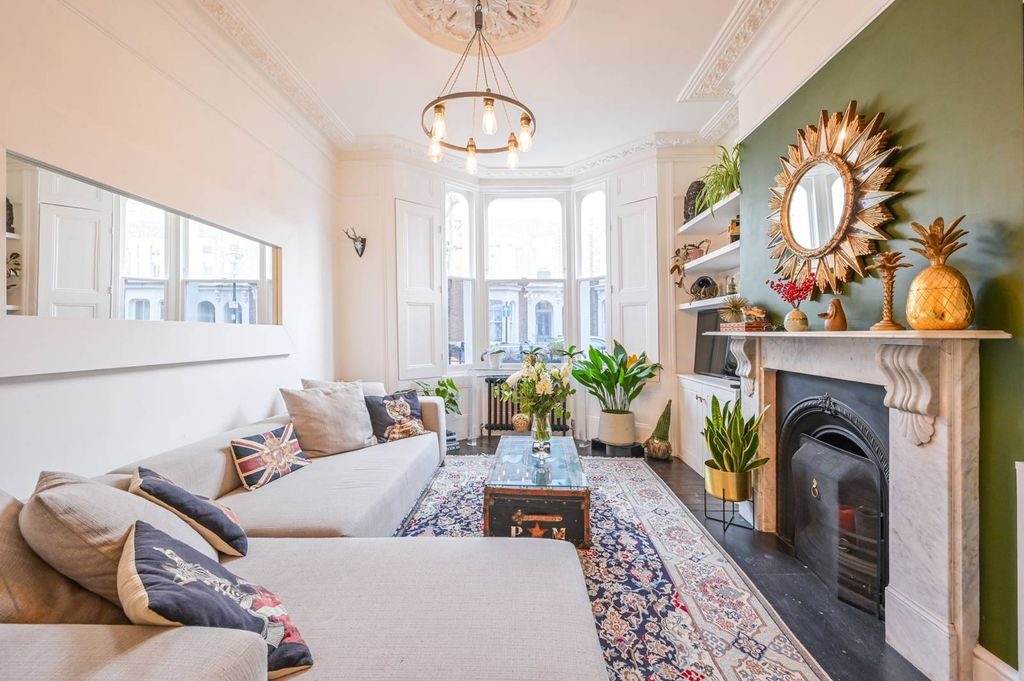 Property photo 2 of 32