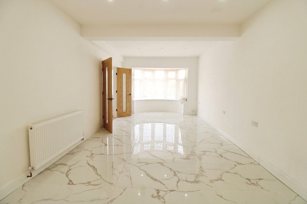 Property photo 2 of 11 Lr