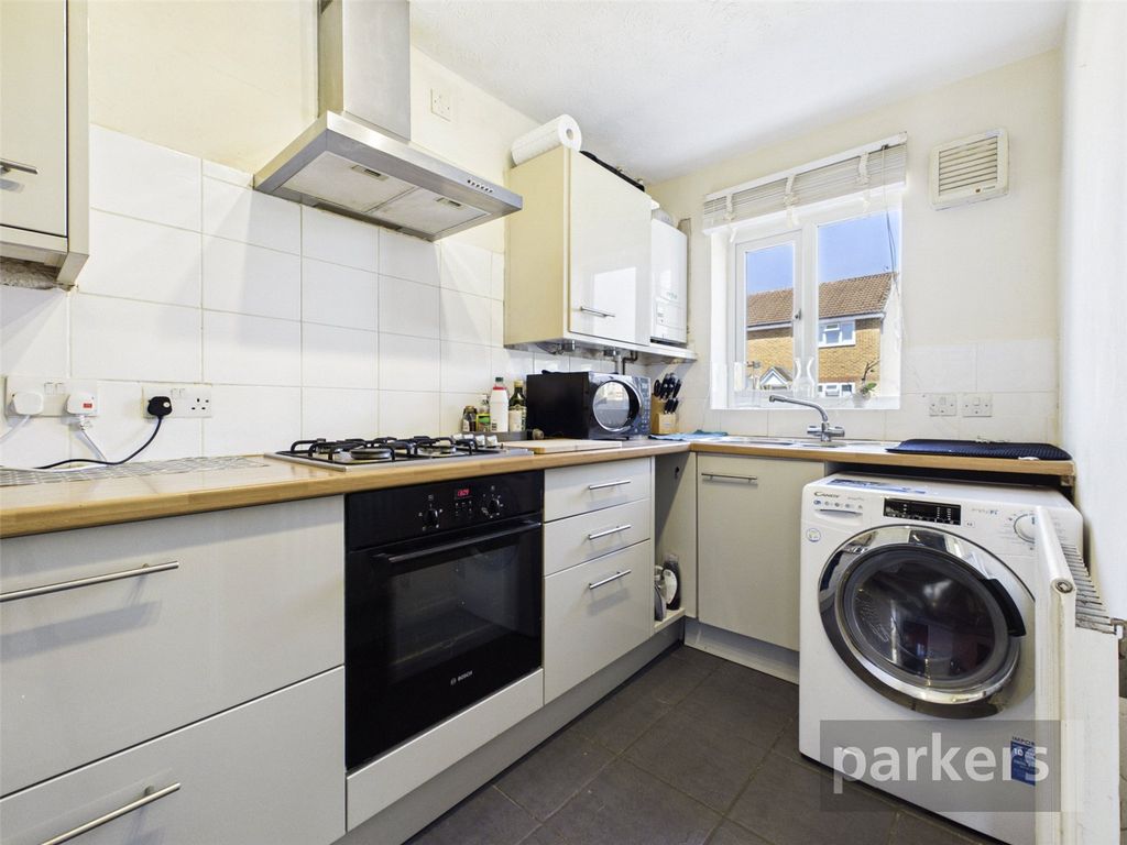 Property photo 3 of 18 Kitchen