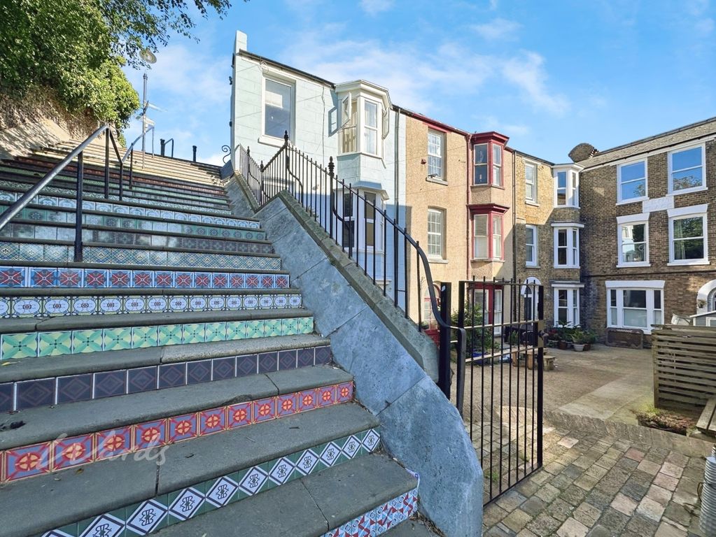 Property photo 2 of 7 Kent Steps Use