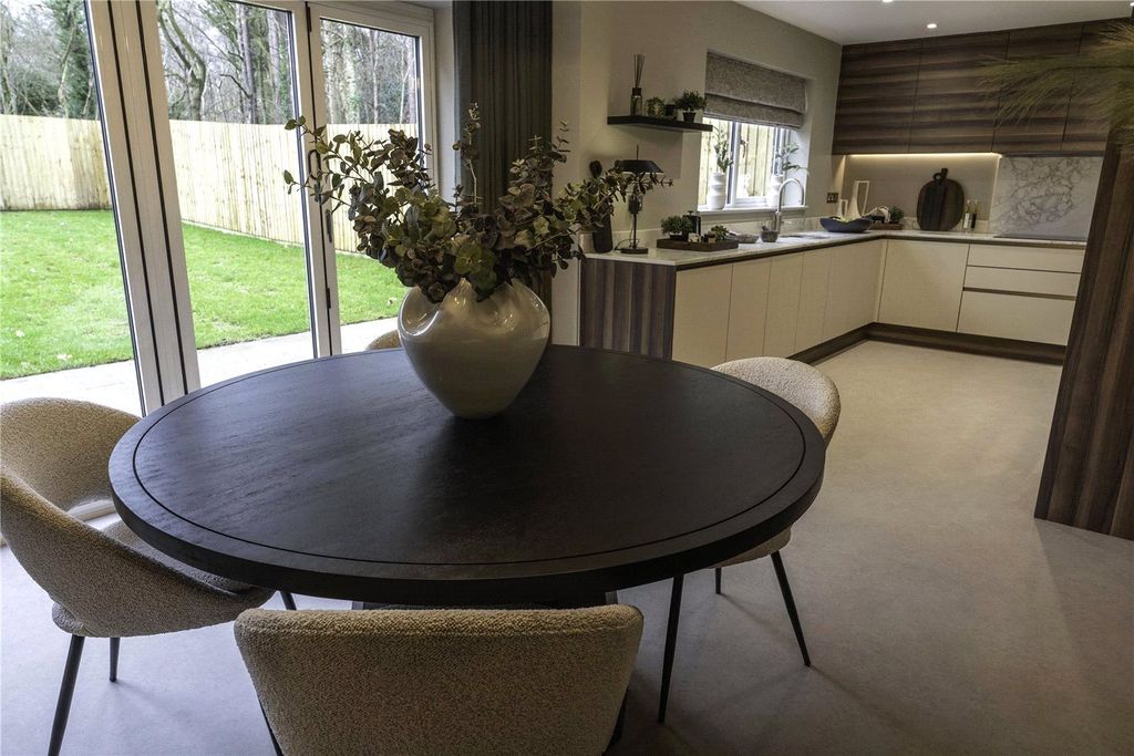 Property photo 2 of 33 Dining Area