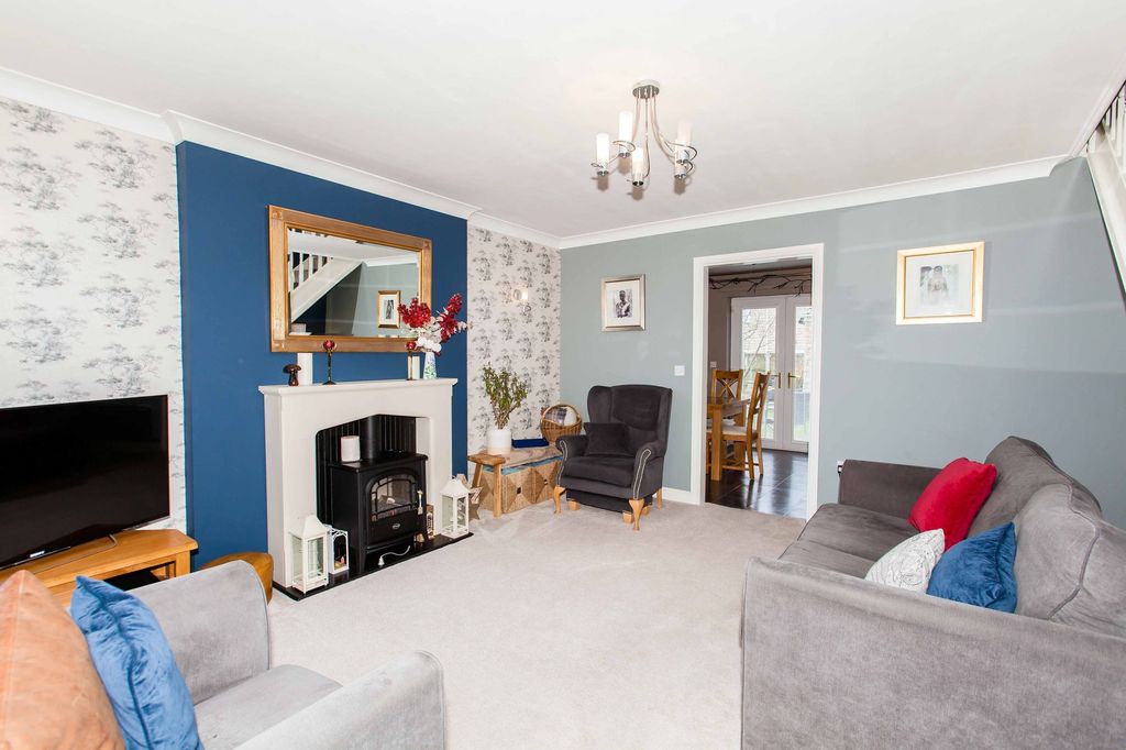 Property photo 3 of 28