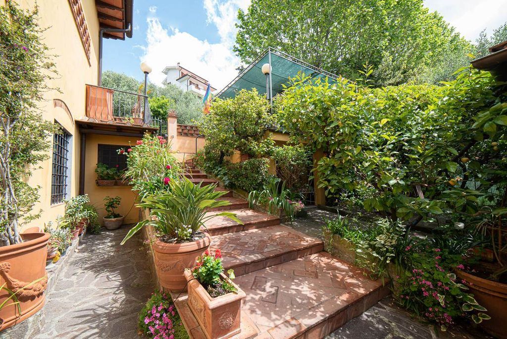 Property photo 2 of 27