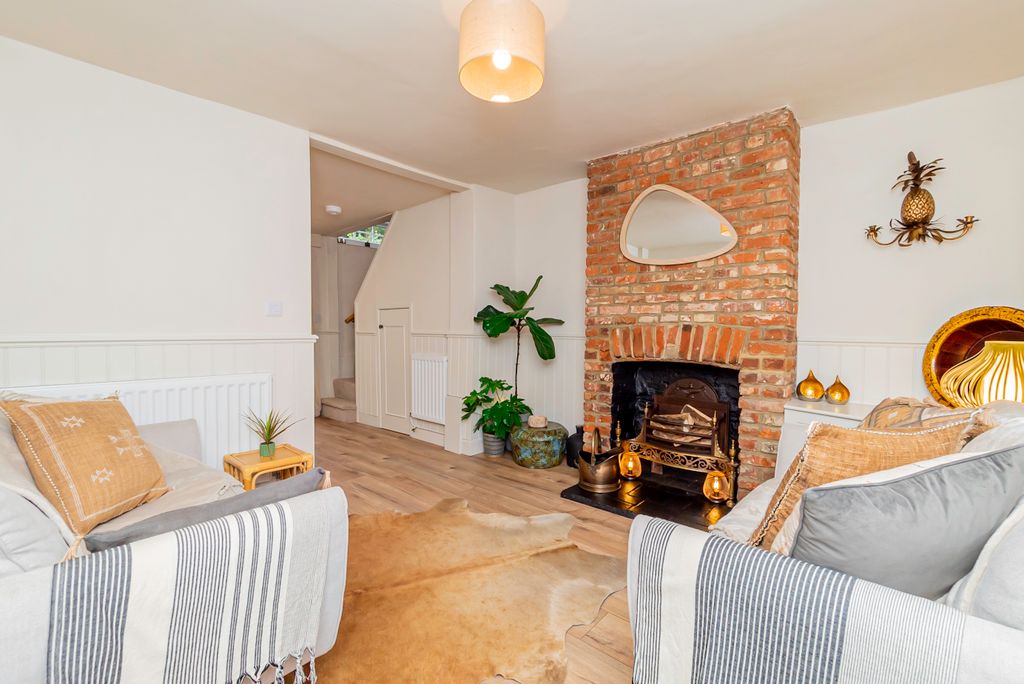 Property photo 2 of 19
