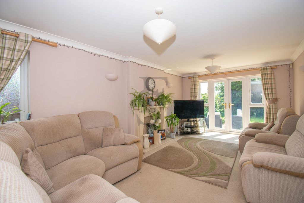 Property photo 2 of 17
