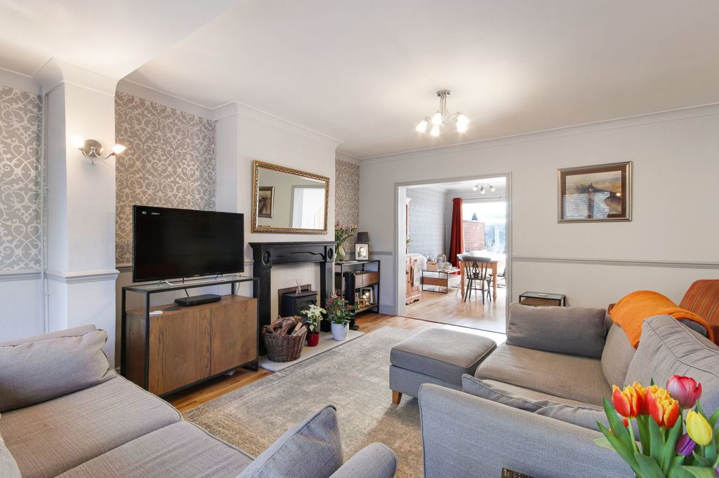 Property photo 3 of 23