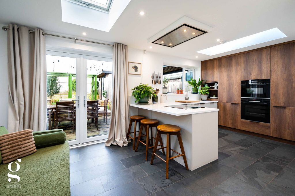 Property photo 2 of 36