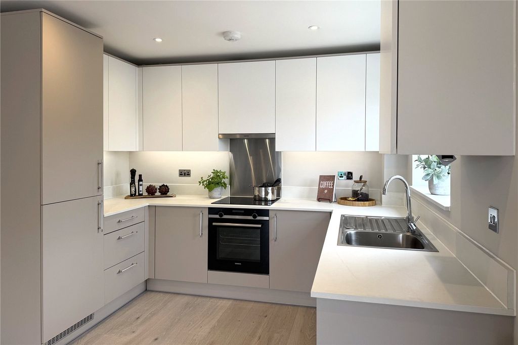 Property photo 2 of 6 Kitchen