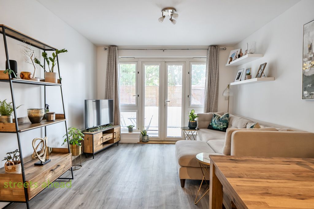 Property photo 2 of 17 8d957c87-8419-475...