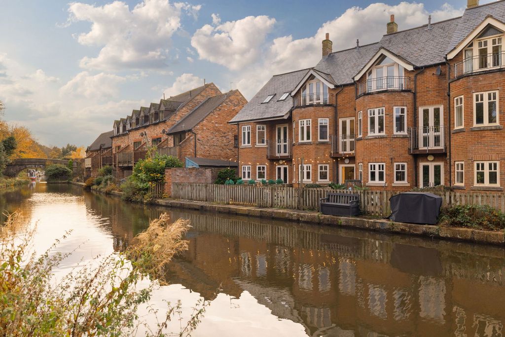 Property photo 1 of 29