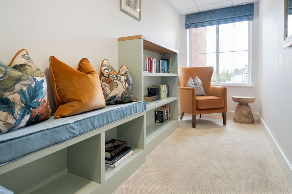 Property photo 1 of 16 Knox Court - Communal Library Area
