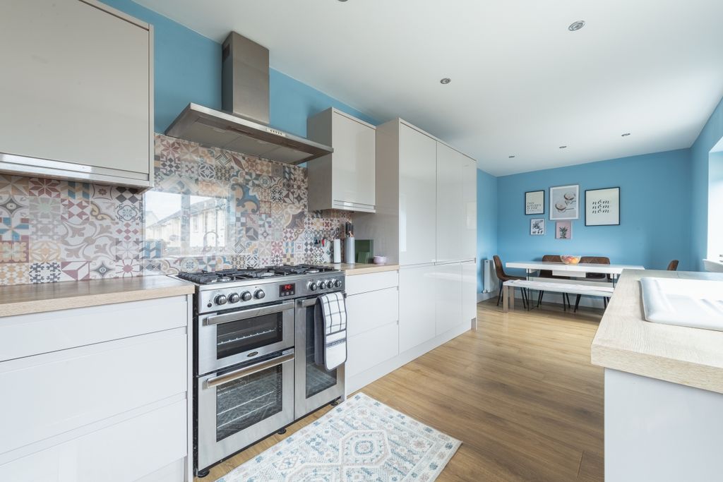 Property photo 2 of 51