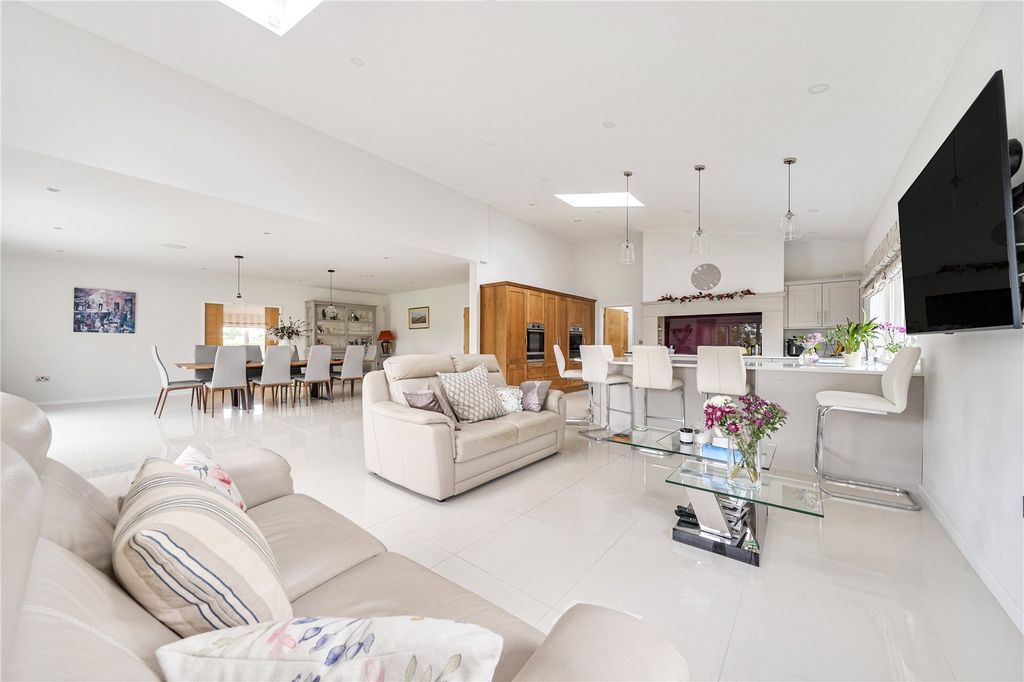 Property photo 2 of 10 Open Plan Living