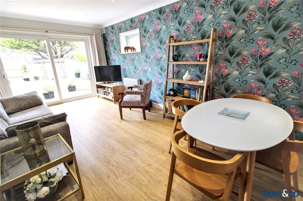 Property photo 3 of 13 Lounge